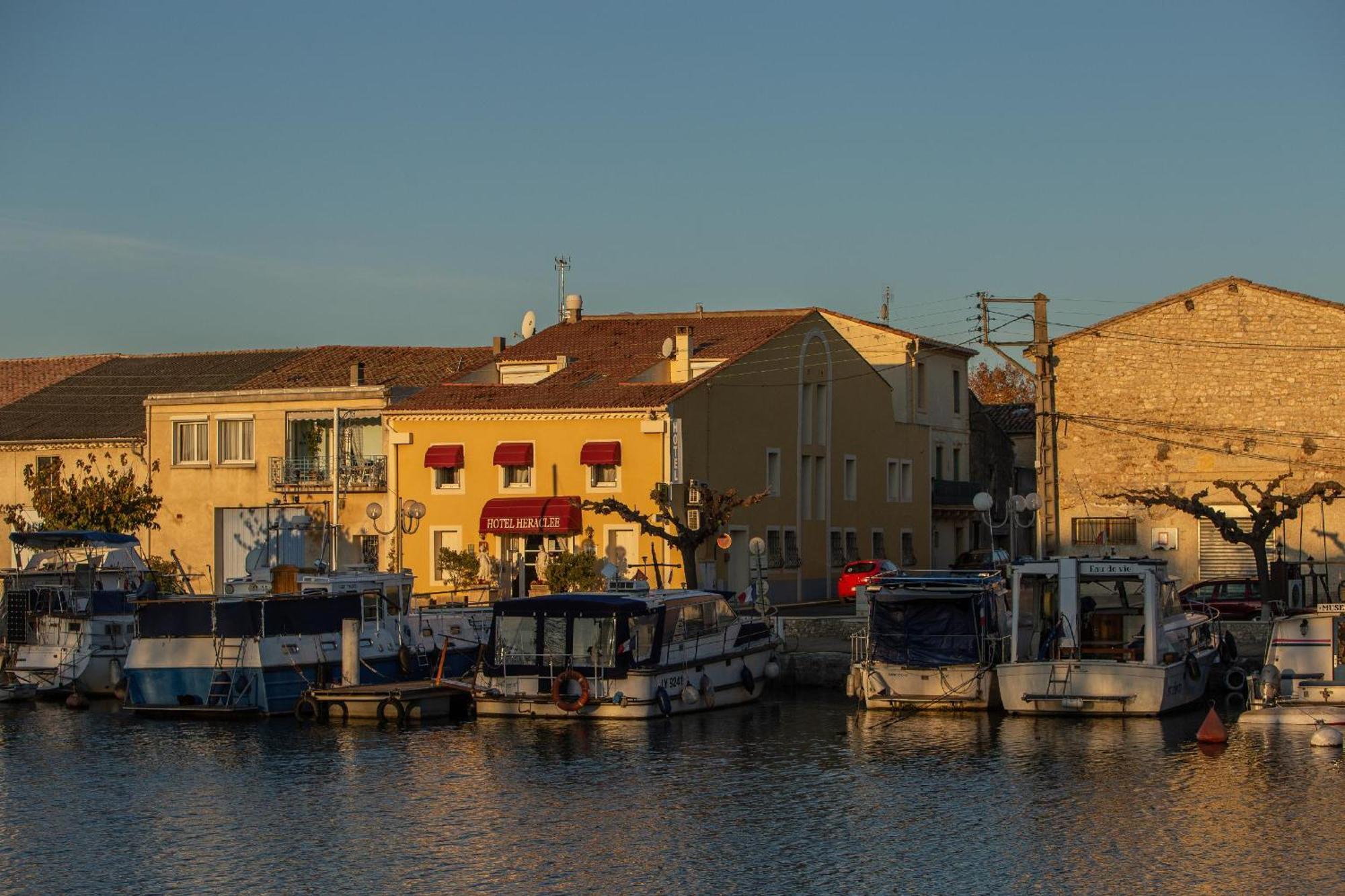 Logis Heraclee Saint-Gilles  Eksteriør billede