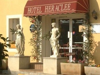 Logis Heraclee Saint-Gilles  Eksteriør billede